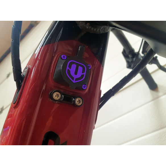 MONDRAKAP - Couvercle Hermétique Amélioré pour Port de Charge Mondraker avec Vis Colorées
