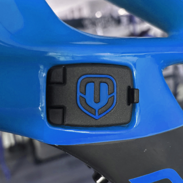 MONDRAKAP CARBON - Tapa para puerto de carga de Mondraker Crafty Carbon