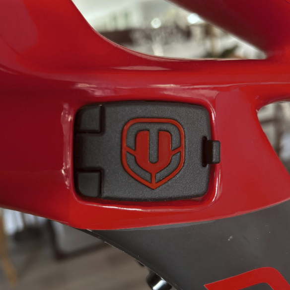 MONDRAKAP CARBON - Tapa para puerto de carga de Mondraker Crafty Carbon