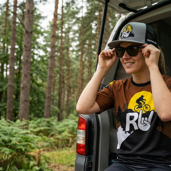 PADDOCK - Polarisierte Lifestyle Sonnenbrille - Mattschwarzer Rahmen & Entspiegelte TAC-Gläser